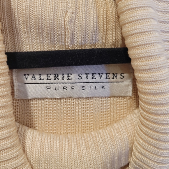 2 Valerie Stevens 100% Pure Silk Turtleneck Sweaters Women's Size Small - Picture 3 of 9